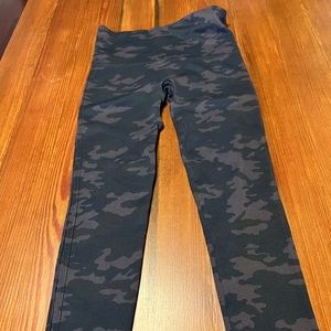 Spanx Camo Seamless Legging‎ size Medium
